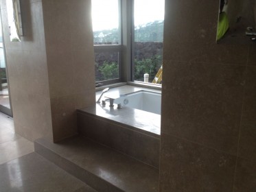 stone-trade-hawaii-showers-tubs-55