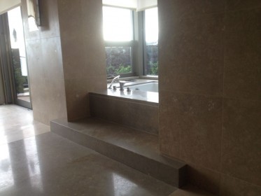 stone-trade-hawaii-showers-tubs-57